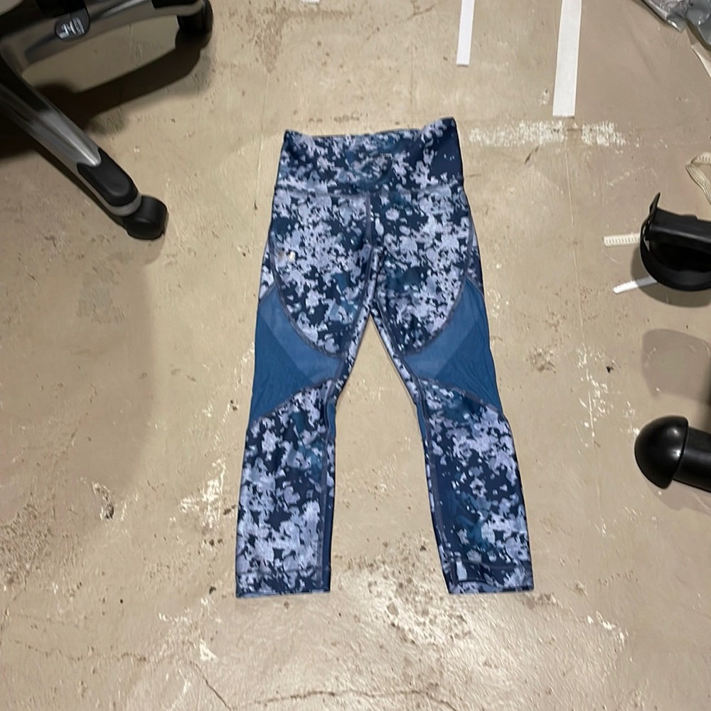 Under armor capris size XS.